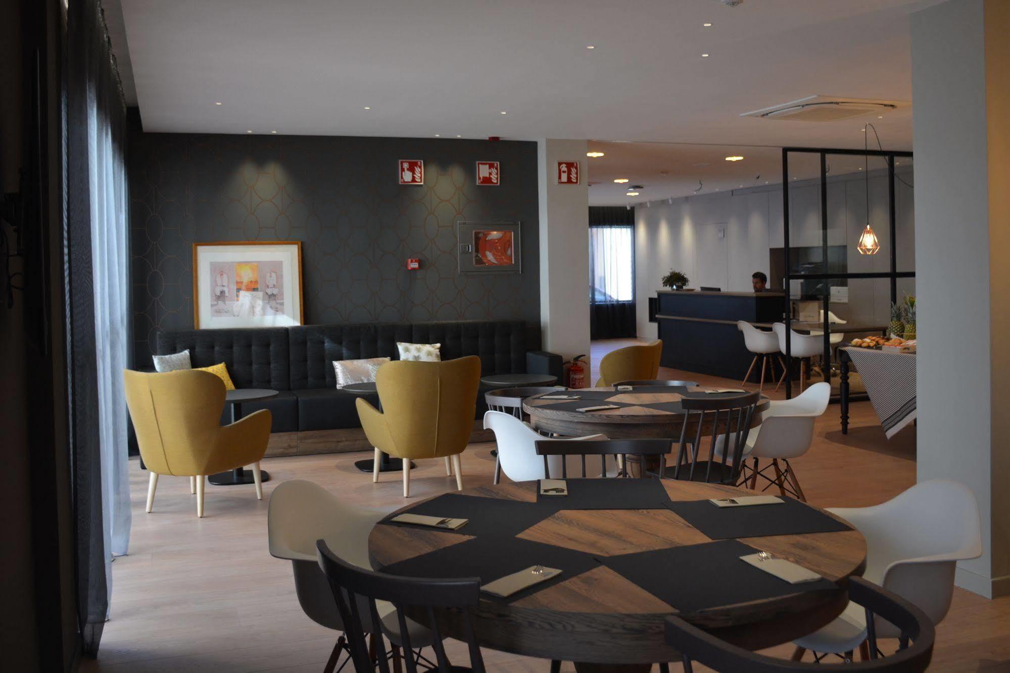 Up Rooms Vic Hotel Eksteriør billede